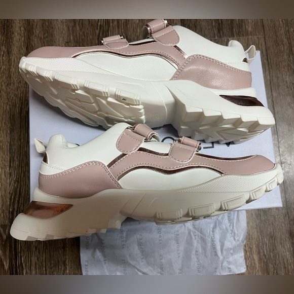 AEROSOLES Kids Cally Sneakers in White and Pink Rose Gold Size 4 Big Girls - Picture 8 of 8